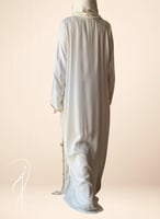 شرشف صلاة أوف وايت مزين بالكروشيه الوردي و السكري