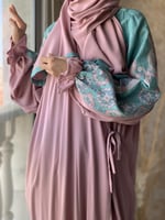 شرشف صلاة رسم باتيك لف بصلي و تفني و الطرحة مثبتة...