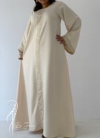 ثوب كم بيج بتطريز ذهبي قصب فاخر