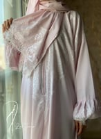 شرشف صلاة دانتيل وردي سحاب و الطرحة مثبتة