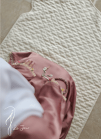 شرشف صلاة لف بصلي على بني باستيل بالكروشيه و الورد...