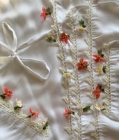 شرشف صلاة لف ابيض بالكروشبه و الورد الاويا و الطرح...