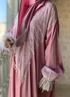 شرشف صلاة وردي دانتيل سحاب و الطرحة مثبتة