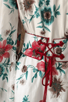 قفطان مغربي حريري طبيعي فاخر بطبعات زهرية وحزام