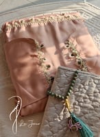 شرشف صلاة لف ستان بني فاتح بالورد الاويا من لاجور