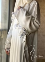 شرشف صلاة لف ابيض مزين بالاويا الفضي