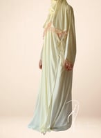 شرشف صلاة اويا ورد وردي لف اوف وايت و الطرحة مثبتة