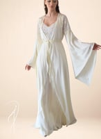 قميص نوم وروب اوف وايت حرير ستان