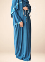 شرشف صلاة لف ازرق غامق مزين بالاويا من لاجور