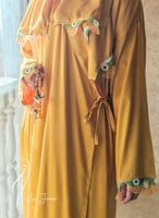 شرشف صلاة لف اصفر مزين بأويا يدوي اخضر و ابيض من ل...