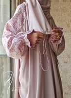 شرشف صلاة لف بيج على بصلي رسم باتيك الطرحة مثبتة