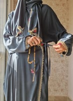 شرشف صلاة لف زيتي على رمادي بالكروشيه و الورد المل...