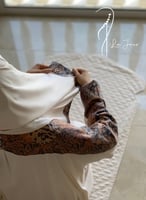 222005 شرشف صلاة رسم باتيك لف بيج و الطرحة مثبتة .