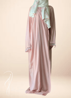 شرشف صلاة وردي لف اويا تركي و الطرحة مثبتة .