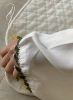 شرشف صلاة لف اوف وايت ابيض بالكروشبه و الورد الاوي...