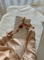 شرشف صلاة سستة بيج مزين بالكروشيه و الورد الاويا