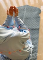 113006 شرشف صلاة سستة ازرق سماوي مزين بالكروشيه حل...