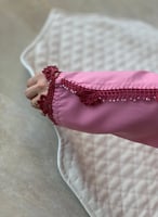 شرشف صلاة وردي بصلي سستة مزينة بالكروشيه الوردي