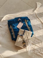 شرشف صلاة لف ازرق بالكروشيه و الورد الاويا فاخر من...