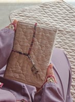 شرشف صلاة سستة بنفسجي على بنك مزين بالكروشيه من لا...