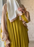 شرشف صلاة لف رسم باتيك اصفر كموني الطرحة مثبتة