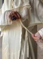 شرشف صلاة لف اوف وايت ستان مزين باويا و الطرحة مثب...