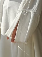 عباية وفستان حج بيضاء