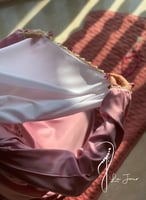 شرشف صلاة وردي بصلي سستة مزين بالكروشيه و الورد ال...