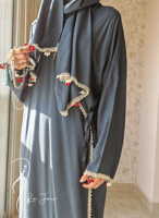 شرشف صلاة لف زيتي على رمادي بالكروشيه و الورد المل...