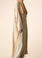 شرشف صلاة لف خربزي مزين بالكروشيه البيج و الاوف وا...