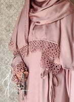 شرشف صلاة لف بني فاتح بوردة أويا يدويّة من لاجور