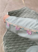 شرشف صلاة أخضر باستيل سستة مزينة بالكروشيه الوردي