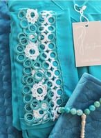 شرشف صلاة لف أزرق فيروزي مزين اويا يدوي اخضر و ابي...