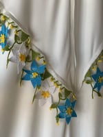 شرشف صلاة سستة سحاب أبيض وكروشيه فاخر ورود