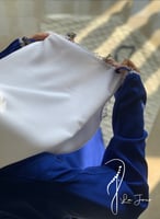 شرشف صلاة سستة أزرق غامق مزين بالكروشيه و الورد ال...