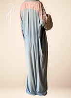 شرشف صلاة رسم باتيك لف اخضر و موف و الطرحة مثبتة .