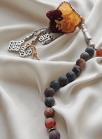 سبحة 33 عقيق برازيلي رخامي رمادي وطوبي مزينة بوردة...