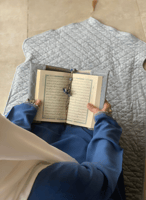 شرشف صلاة أزرق غامق لف مزين بالكروشيه و الورد الاو...