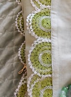 شرشف صلاة لف اخضر باستال مزين بأويا يدوي من لاجور