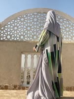 شرشف صلاة بمرد رمادي واخضر لف و الطرحة مثبتة