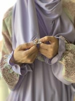 226003 شرشف صلاة رسم باتيك لف موف و الطرحة مثبتة .