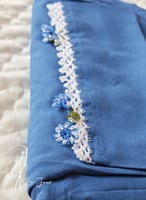 شرشف صلاة لف كحلي مزين بالكروشيه و الورد الاويا