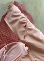 114002 شرشف صلاة سستة وردي مزين بالكروشيه حلزون يد...