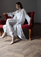 قميص نوم وروب ابيض حرير و دانتيل