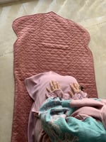 شرشف صلاة رسم باتيك لف بصلي و تفني و الطرحة مثبتة...