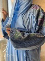 شرشف صلاة رسم باتيك لف ازرق و الطرحة مثبتة .