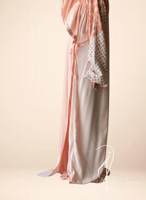 شرشف صلاة رسم باتيك لف خربزي وردي و الطرحة مثبتة .