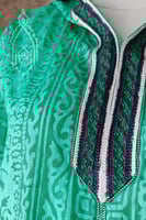 قفطان من الحرير بطبعات زهور