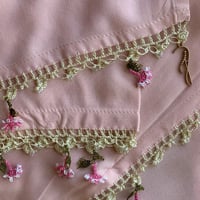 شرشف صلاة لف وردي على خربزي بالكروشيه و الورد الاو...