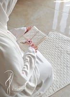 شرشف صلاة لف ستان ابيض بالورد الاويا الوردي الفاخر